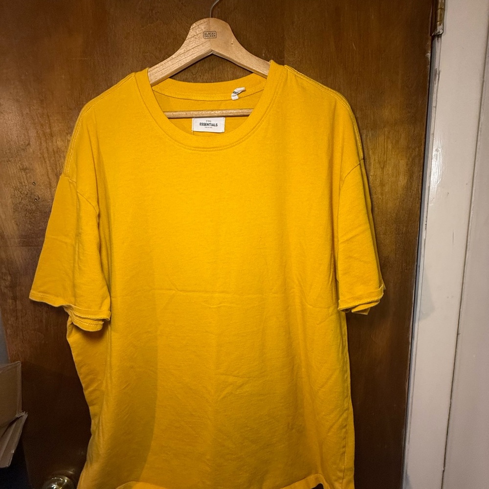 Fear of God Essentials MEN Golden Short Sleeve Tee